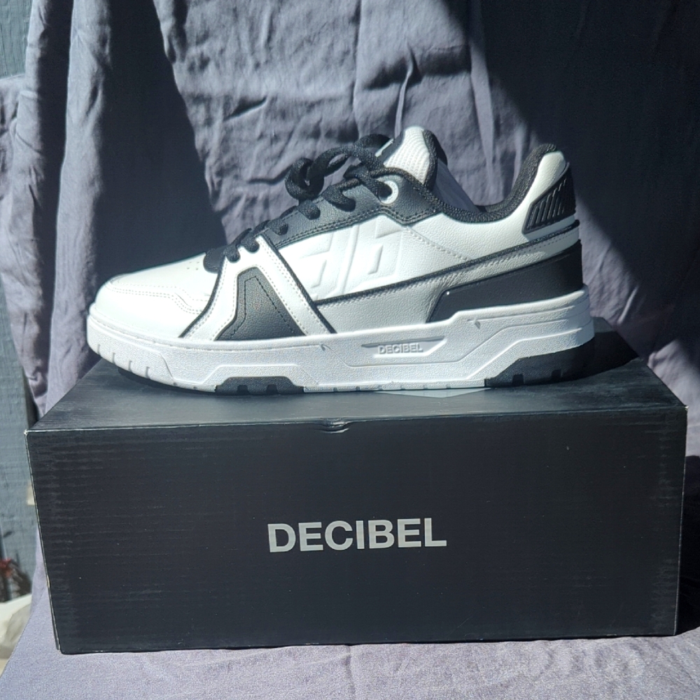Men's Sz 11 Decibel Volume 4, White/Black